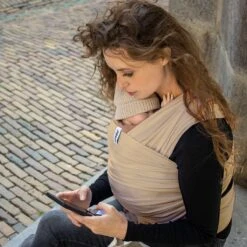 Cuddie Baby Draagdoek - Premium Organic Baby Draagdoek Gemaakt Van Bio Katoen - Newborns Tot 15 Kg - Baby Cadeau - Met Wenskaart - Sand -Babyreizen 1200x1200 1042