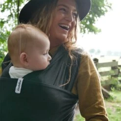 Cuddie Baby Draagdoek - Premium Organic Baby Draagdoek Gemaakt Van Bio Katoen - Newborns Tot 15 Kg - Baby Cadeau - Met Wenskaart - Zwart -Babyreizen 1200x1200 1059