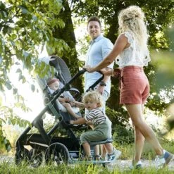 Kid-Sit Meerijdplankje Universeel - Met Zitje - Buggyboard - Tot 4 Jaar - Forest Green - Groen -Babyreizen 1200x1200 776