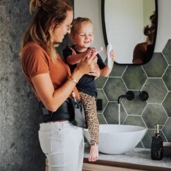 EVE Kids Heupdrager - Baby En Peuter - Heupzitje - Draagzak - Zwart Leer -Babyreizen 1200x1200 967