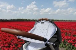 Dooky Universal Cover Zonnescherm Kinderwagen - Light Grey Crowns 25 Dooky Universal Cover Zonnescherm Kinderwagen - Light Grey Crowns -Babyreizen 1200x799 7