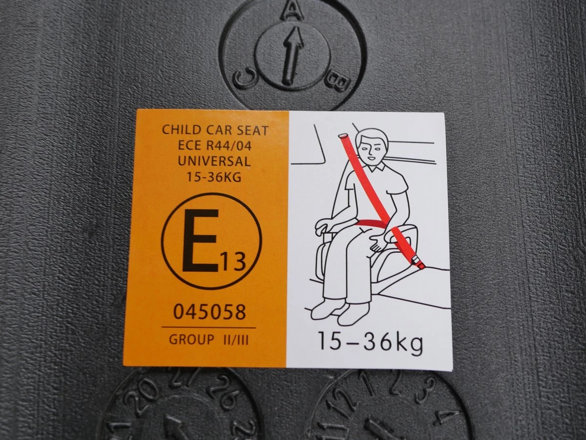 Zitverhoger Auto - Stoelverhoger - Autostoel - Booster - Zwart 9 Zitverhoger Auto - Stoelverhoger - Autostoel - Booster - Zwart - Afbeelding 7