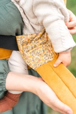 ByKay - Draagzak - Click Carrier Classic - Special Edition Rib Zeki Yellow - Teske De Schepper -Babyreizen 800x1200 76