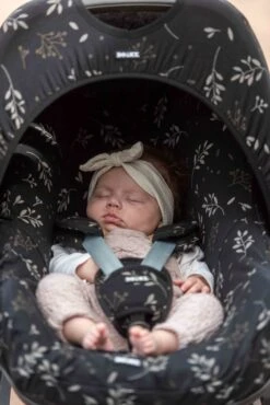 Dooky Seat Cover 0+ Autostoelhoes - Romantic Leaves Beige -Babyreizen 801x1200 2