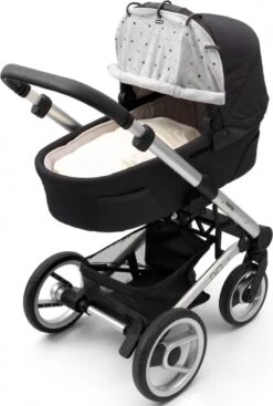 Dooky Universal Cover Zonnescherm Kinderwagen - Light Grey Crowns 22 Dooky Universal Cover Zonnescherm Kinderwagen - Light Grey Crowns -Babyreizen 808x1200 2