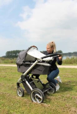 Dooky Universal Cover Zonnescherm Kinderwagen - Dandelion -Babyreizen 813x1200 1