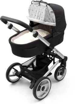Dooky Universal Cover Zonnescherm Kinderwagen - Light Grey Crowns 26 Dooky Universal Cover Zonnescherm Kinderwagen - Light Grey Crowns -Babyreizen 869x1200 1